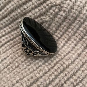 Gorgeous black oval ring